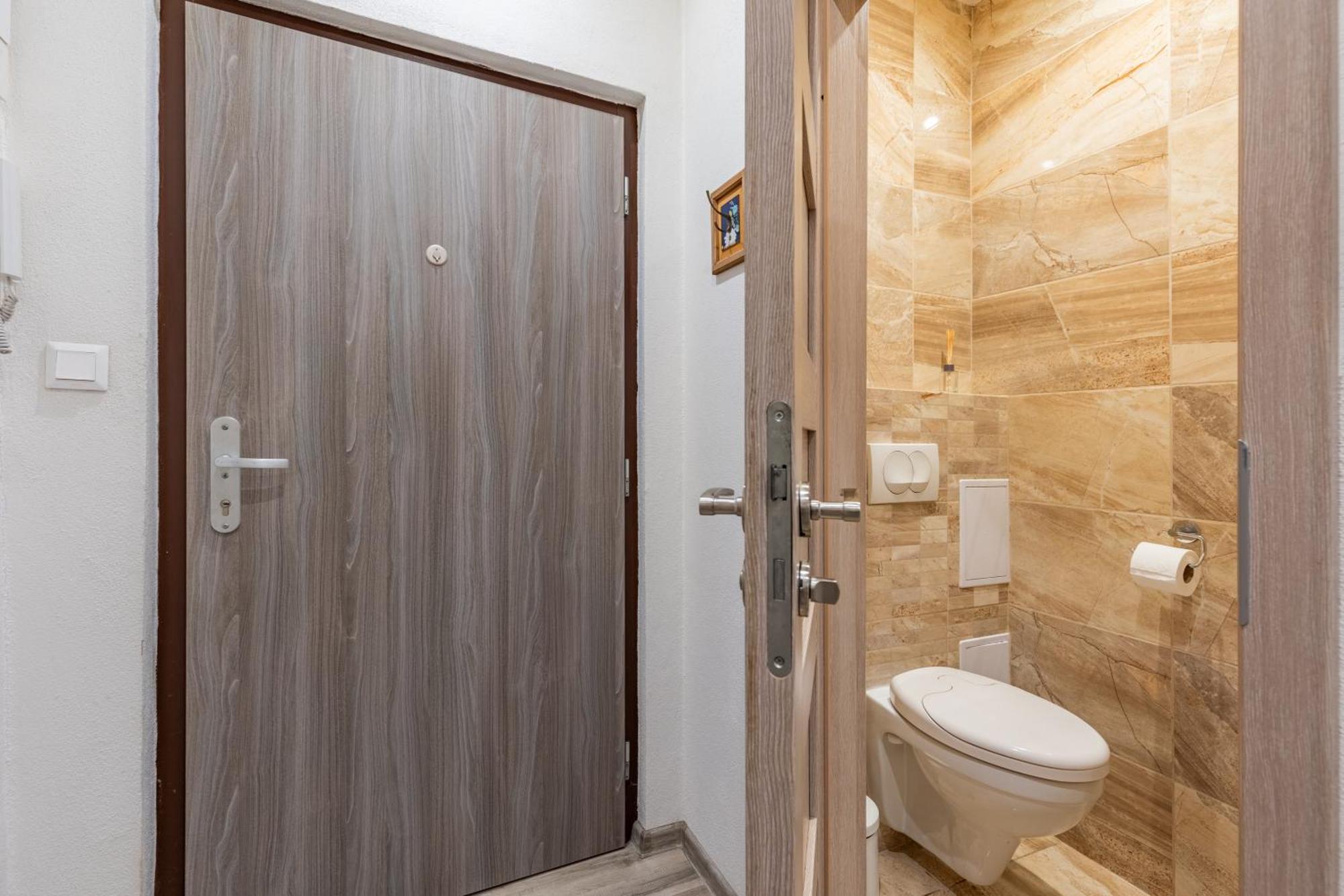 布拉迪斯拉发Charming Flat, Steps From Castle - Historic Part公寓 外观 照片