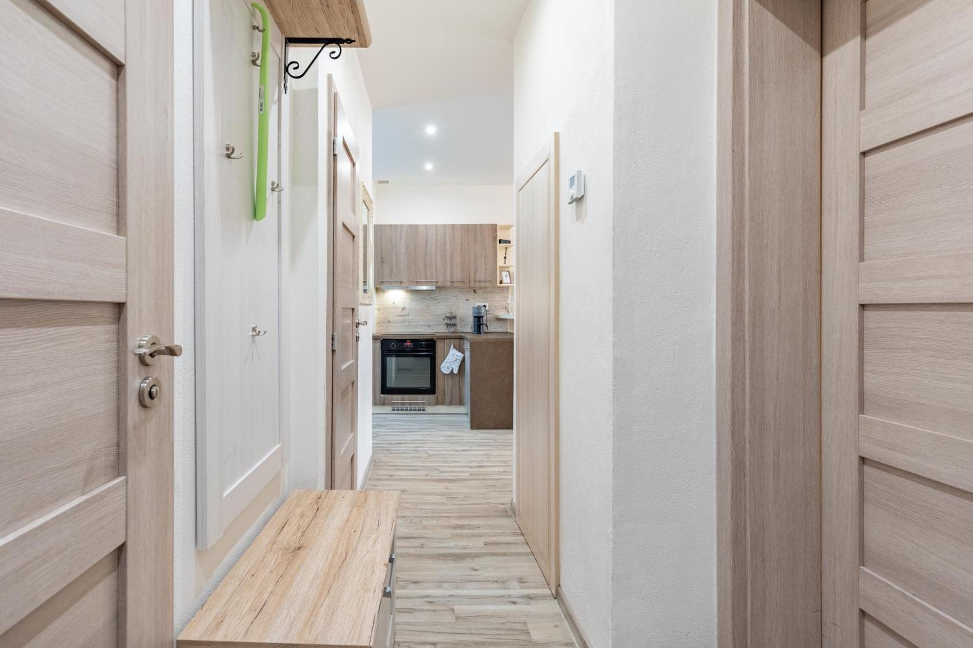 布拉迪斯拉发Charming Flat, Steps From Castle - Historic Part公寓 外观 照片