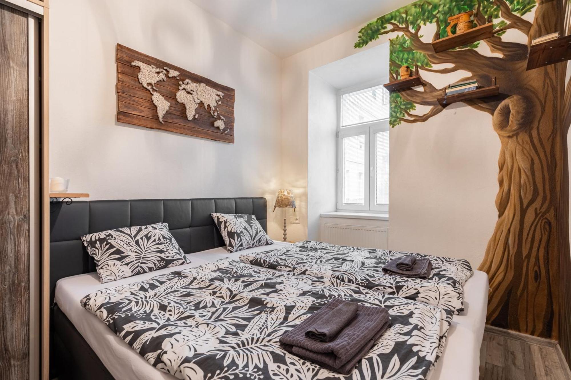 布拉迪斯拉发Charming Flat, Steps From Castle - Historic Part公寓 外观 照片