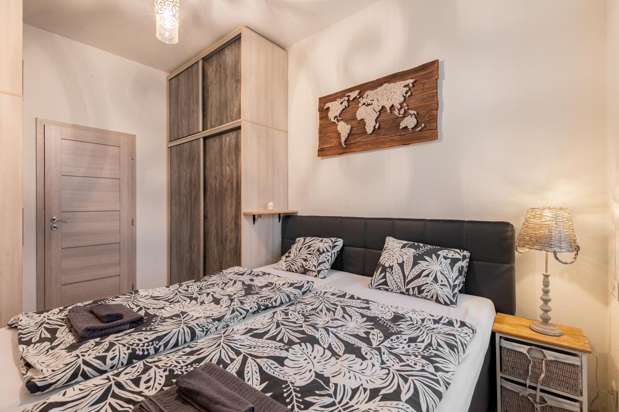 布拉迪斯拉发Charming Flat, Steps From Castle - Historic Part公寓 外观 照片